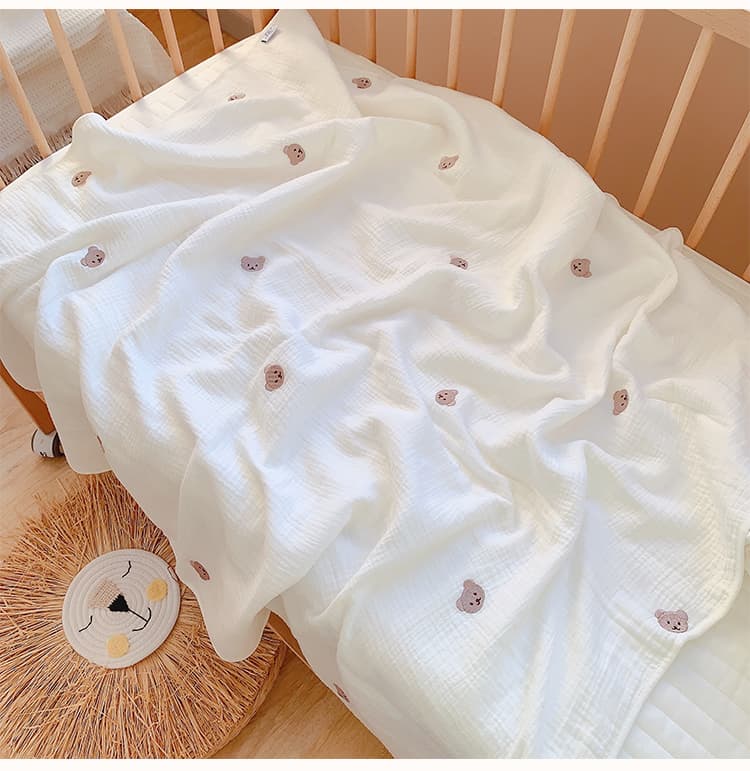 おくるみ 星と月のくま刺繍入り新生児綿紗布おくるみ