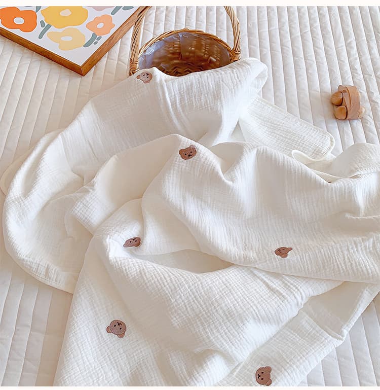 おくるみ 星と月のくま刺繍入り新生児綿紗布おくるみ